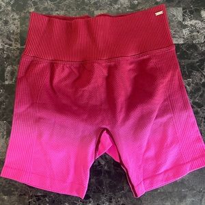PINK VS workout shorts!  Only worn 3 times, in great condition 🩷❤️